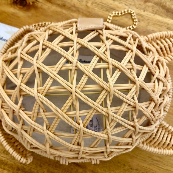 Tommy Bahama Viral “Turtle Time” Purse with Gold Chain Accessory - Picture 7 of 12